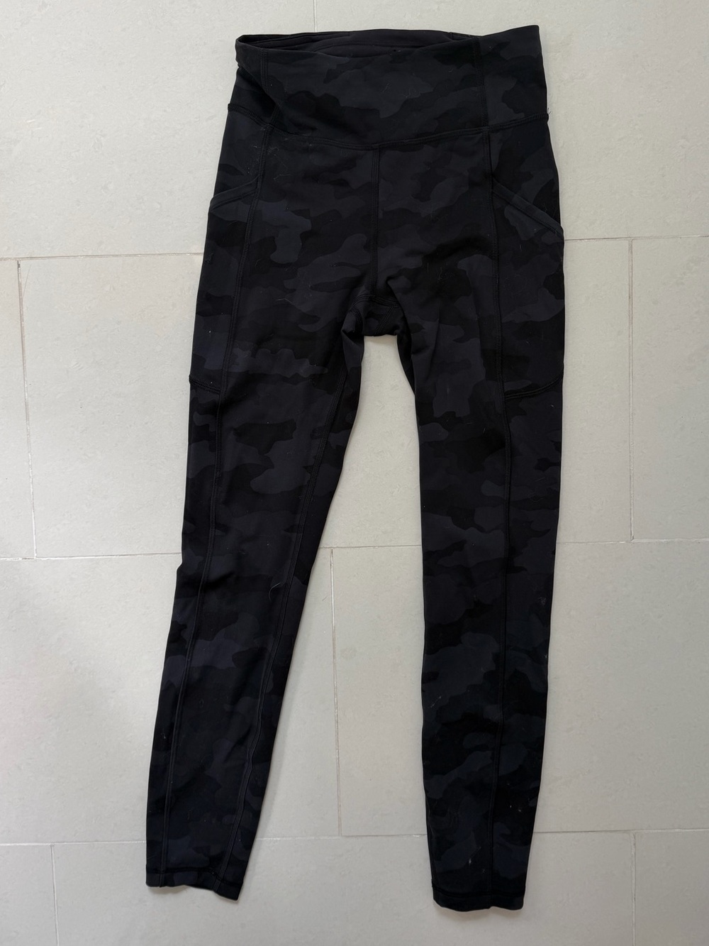 Womens Lululemon Black Camo Leggings Size 4 - Picture 1 of 10